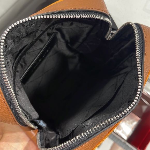 Michael Kors Kent Flight Bag Crossbody Honey Comb - Picture 9 of 16